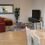 Lavish Stay In The Heart Of Duesseldorf City Center