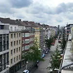 Lavish Stay In The Heart Of Duesseldorf City Center