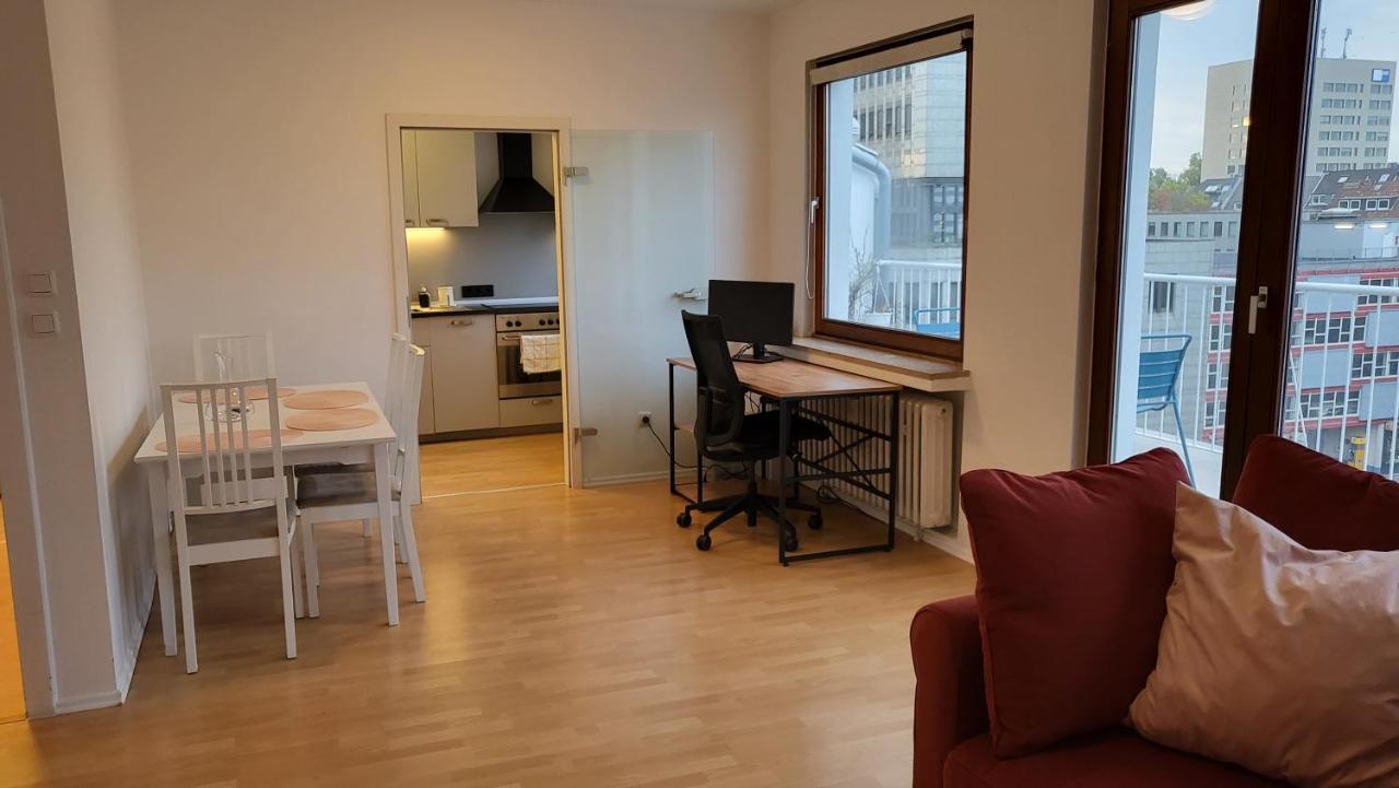 Lavish In The Heart Of Center Apartment